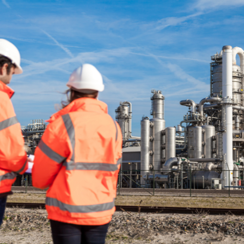 Equipe trabalhando em soluções climáticas